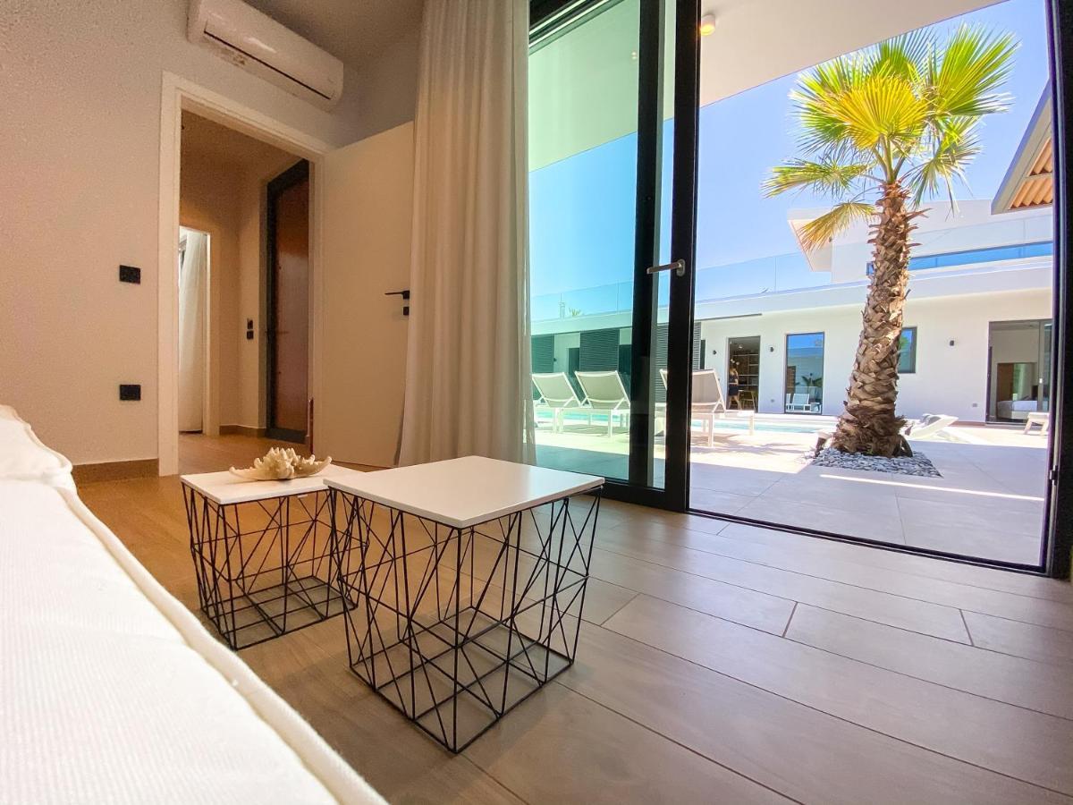 Villa Lydia I Superb Views, Two Pools, Next To The City Киссамос Экстерьер фото